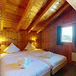 Tschoueilles 005 Mountain & Quiet 10 Pers Chalet *