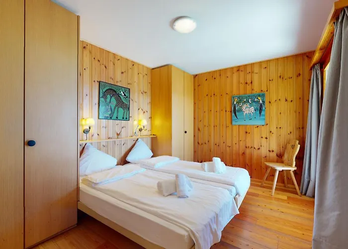 Tschoueilles 005 Mountain & Quiet 10 Pers בקתה *